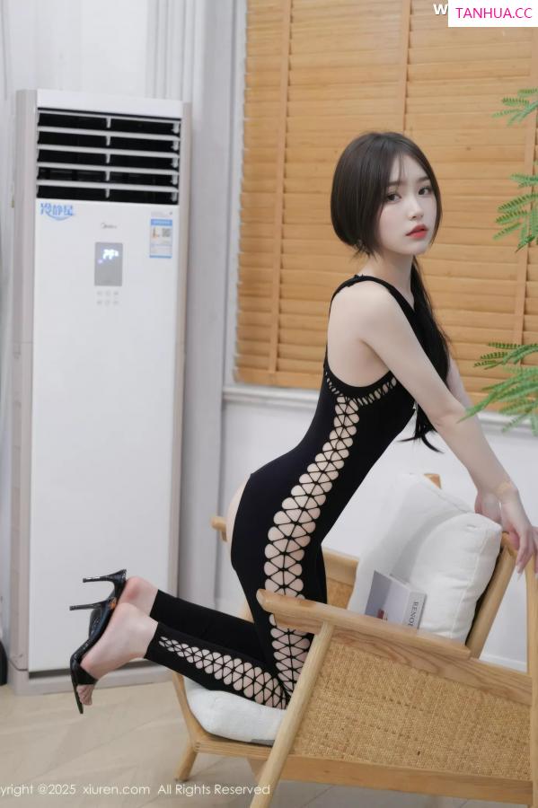 汁汁  [XiuRen]高清写真图 2025.07.18 No.10560 汁汁 黑色连体第28张图片